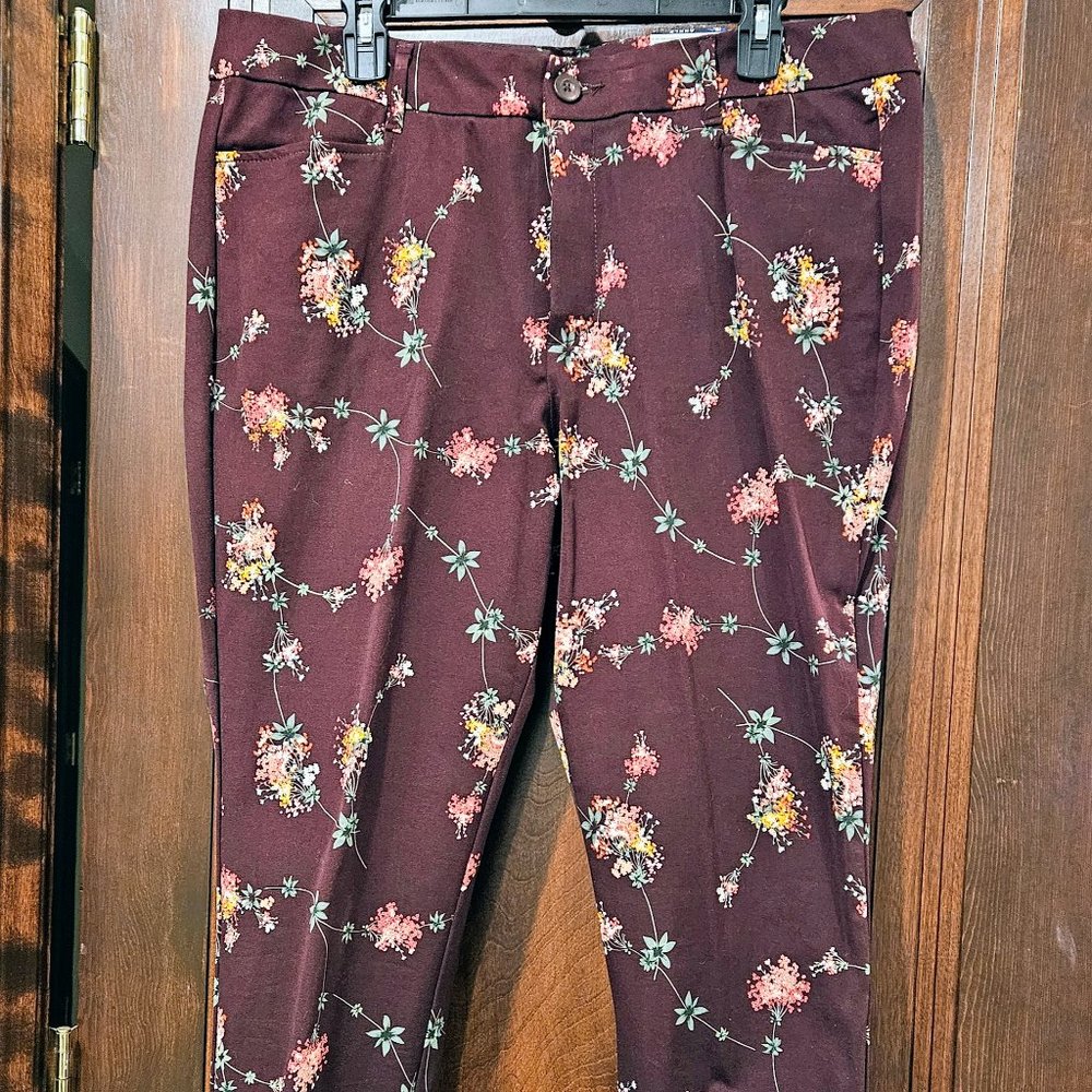 13. NWT St Johns Bay Straight Leg Mid Rise Ankle Pants Easy Fit Two Way Stretch